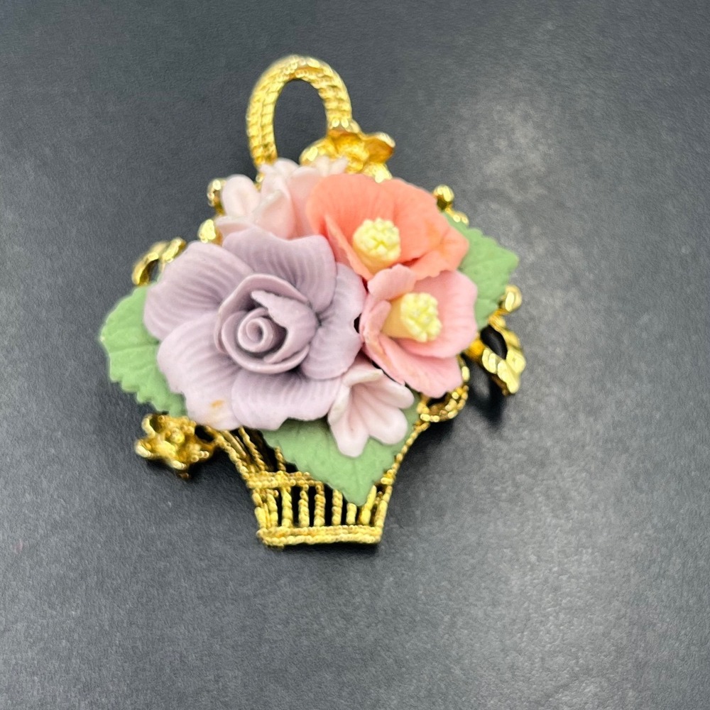Vintage‎ Gold Tone Feminine Rose Flower Basket Pink Purple Green Pin Brooch